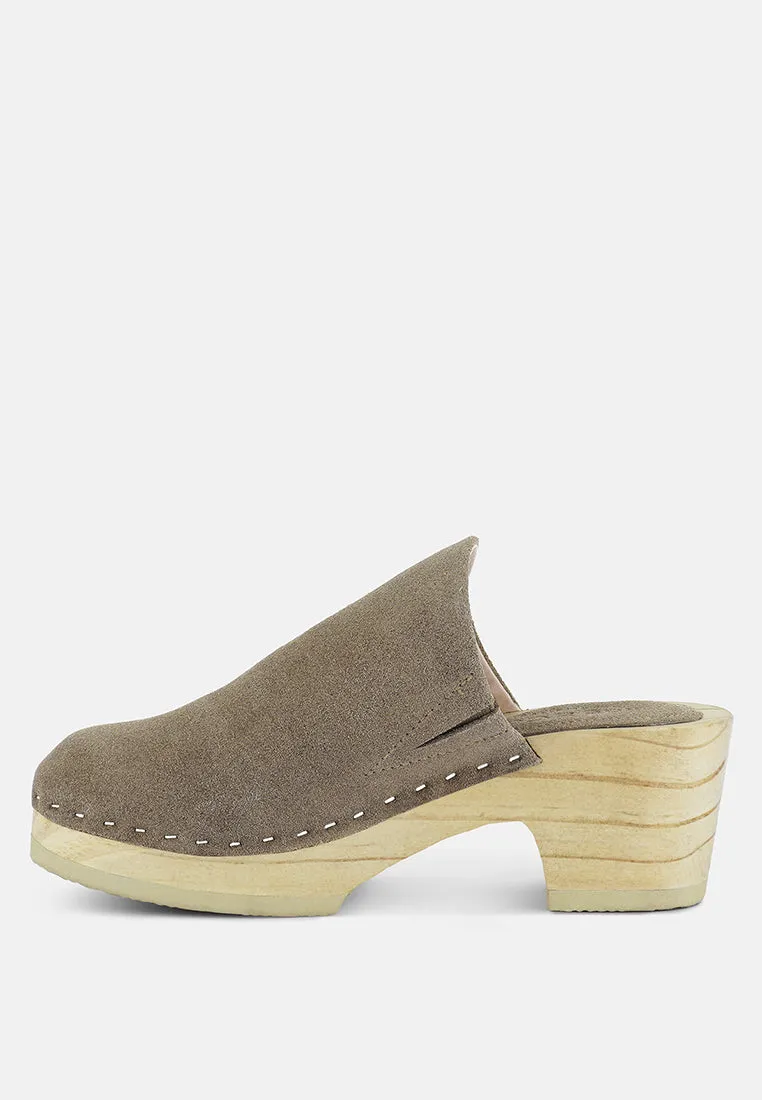 DARCIE Taupe Suede Clogs