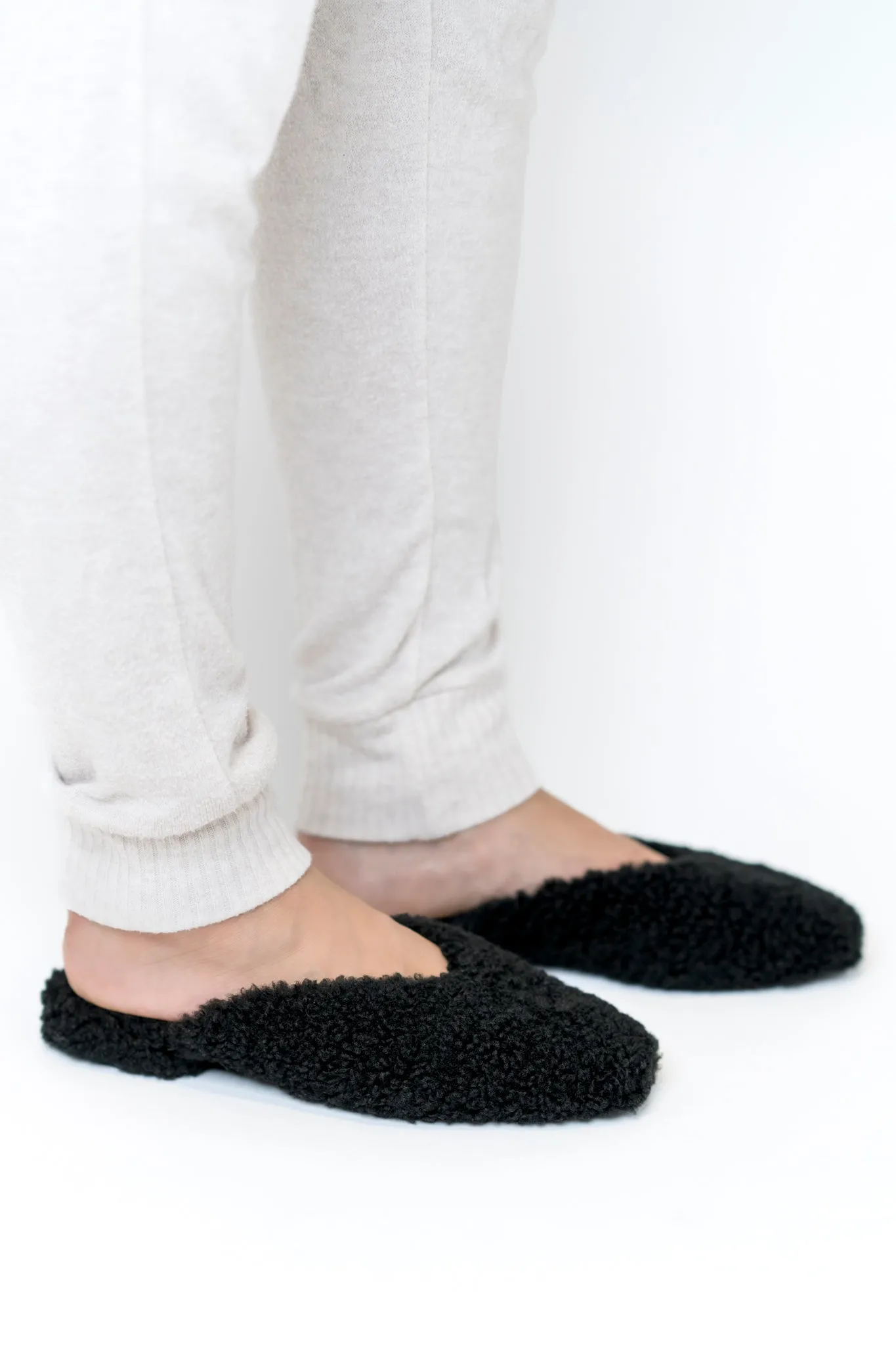 Jessy Slipper in Black Faux Shearling