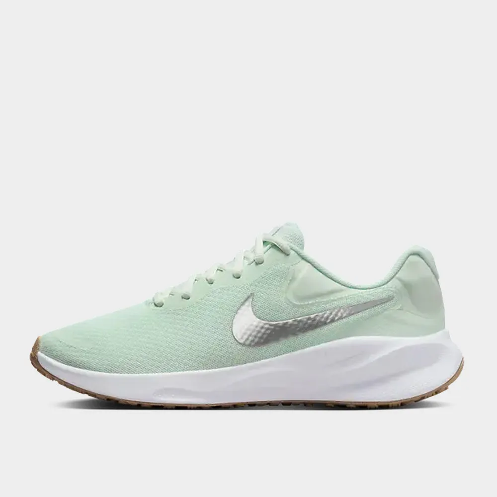 Nike Women's Revolution 7 Sneaker Green/white _ 181617 _ Green